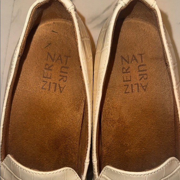 Naturalizer Cream Loafers with Moccasin Toe and Flexible Sole - Picture 2 of 5